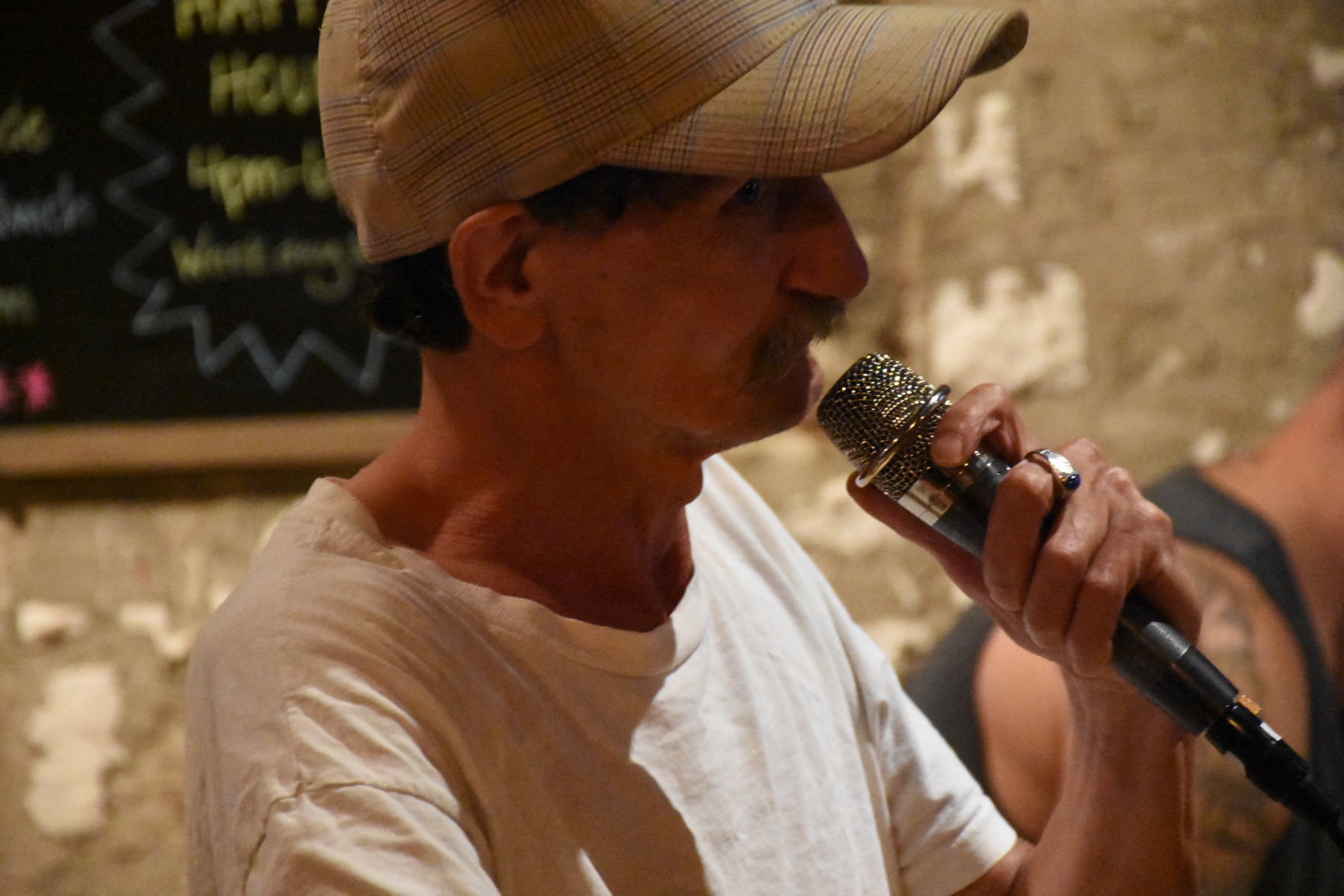 RUSTIC MIC